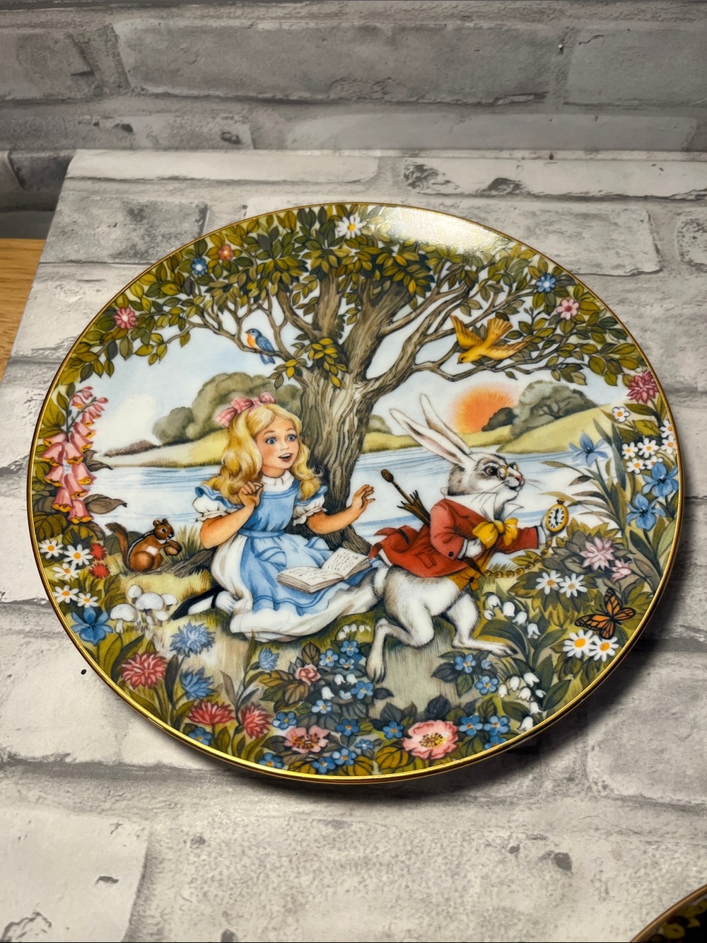 Alice in Wonderland Decorative Plate with White Rabbit Viletta 1st in series